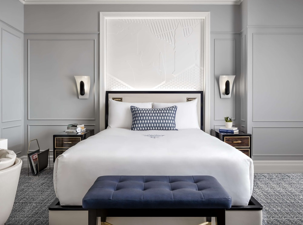 Fairmont Royal York — Hotel rooms in Toronto, Ontario