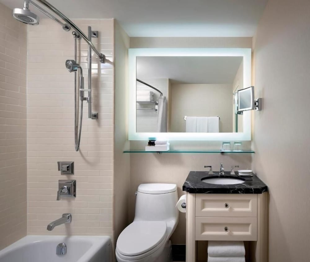 Fairmont Royal York — Hotel rooms in Toronto, Ontario