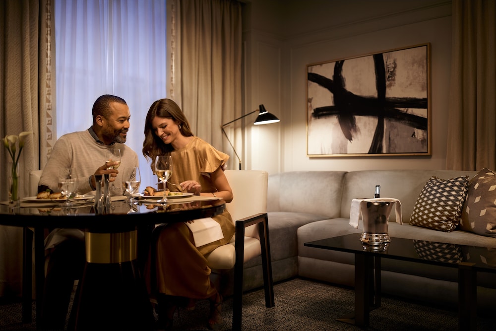 Fairmont Royal York — Hotel rooms in Toronto, Ontario