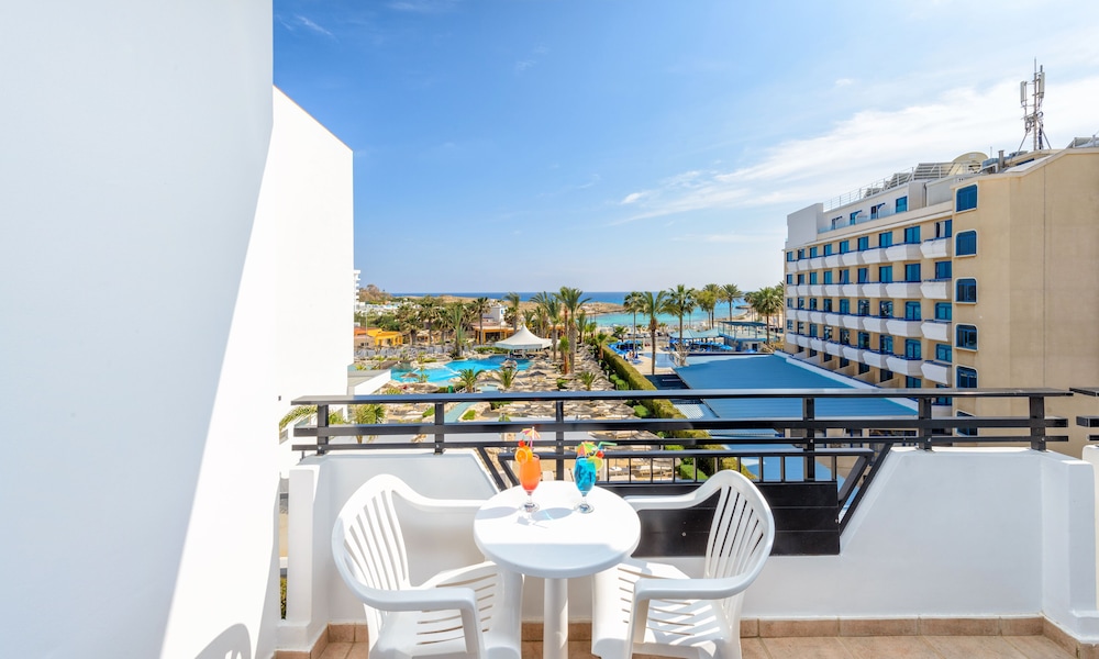 Pavlo Napa Beach Hotel — Hotel rooms in Ayia Napa, Famagusta Region