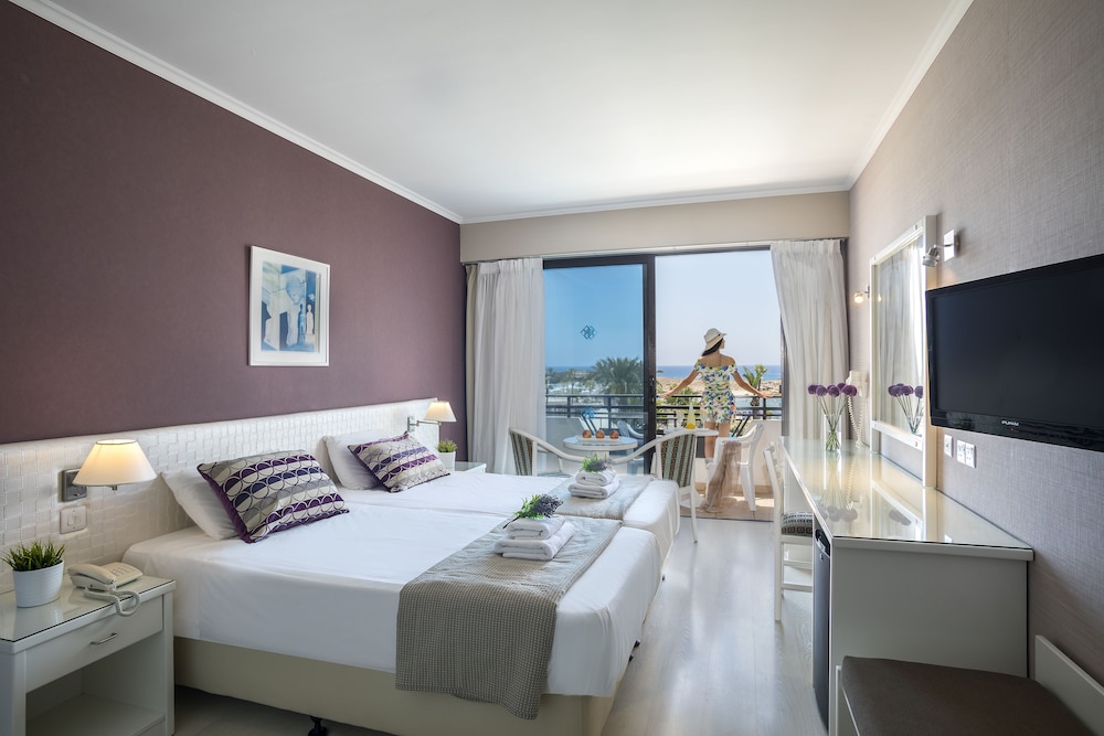 Pavlo Napa Beach Hotel — Hotel rooms in Ayia Napa, Famagusta Region