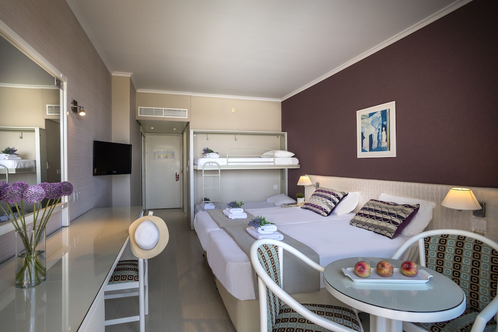 Pavlo Napa Beach Hotel — Hotel rooms in Ayia Napa, Famagusta Region