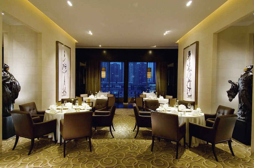 DoubleTree by Hilton Beijing — Restaurant & bars in Beijing, Beijing