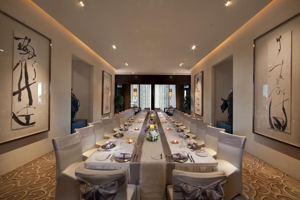 DoubleTree by Hilton Beijing — Restaurant & bars in Beijing, Beijing