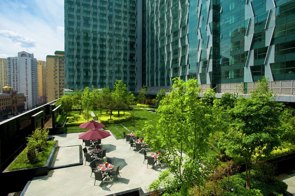 DoubleTree by Hilton Beijing — Restaurant & bars in Beijing, Beijing