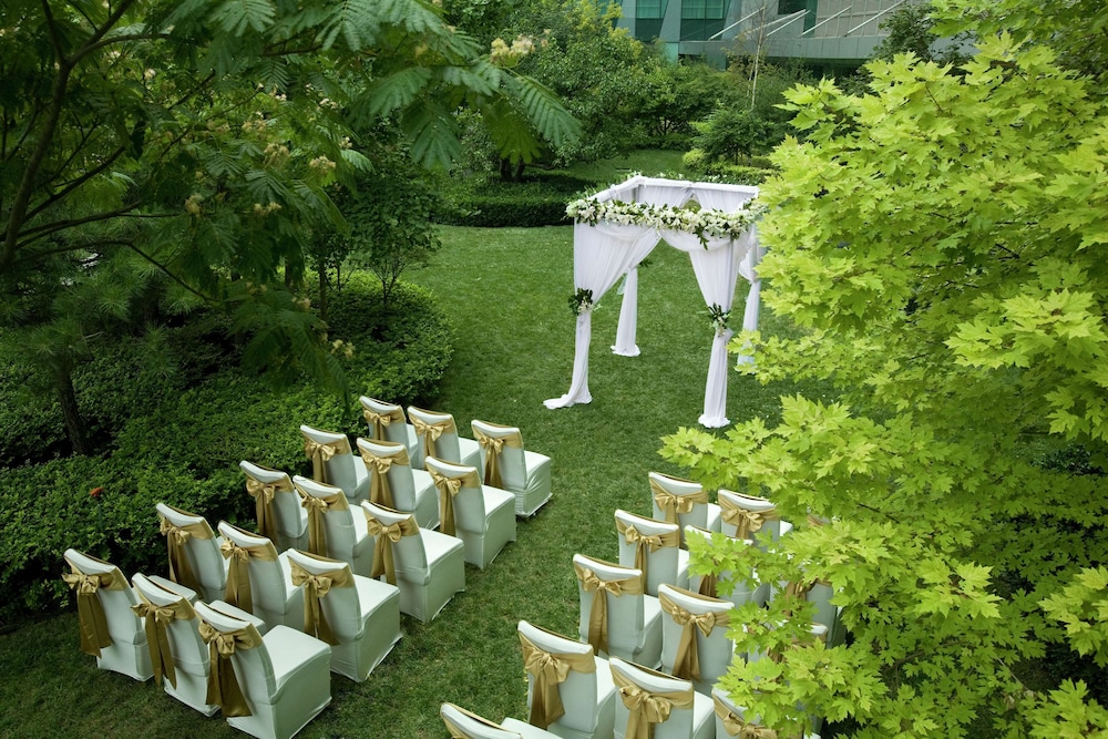 DoubleTree by Hilton Beijing — Hotel building in Beijing, Beijing
