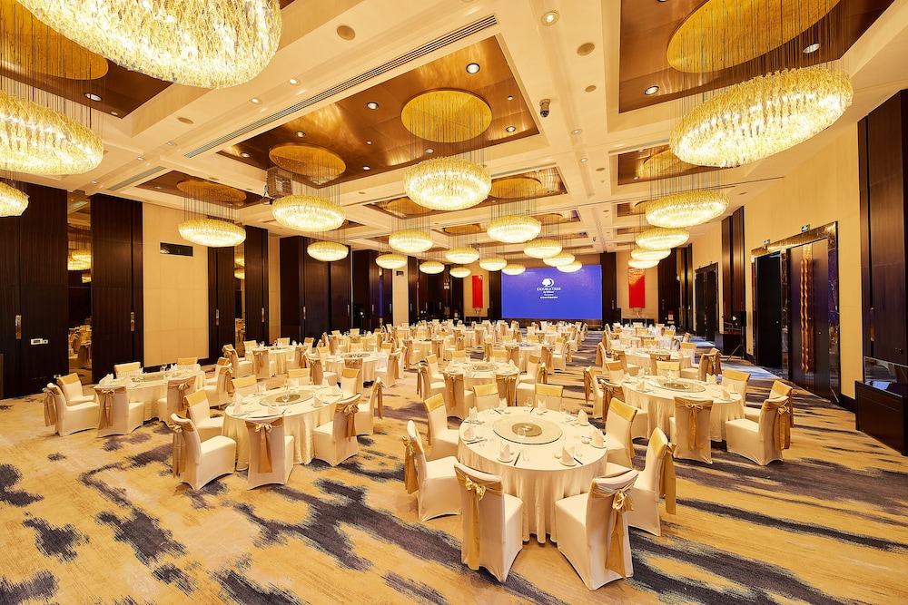 DoubleTree by Hilton Beijing — Restaurant & bars in Beijing, Beijing