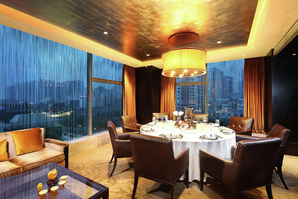 DoubleTree by Hilton Beijing — Restaurant & bars in Beijing, Beijing