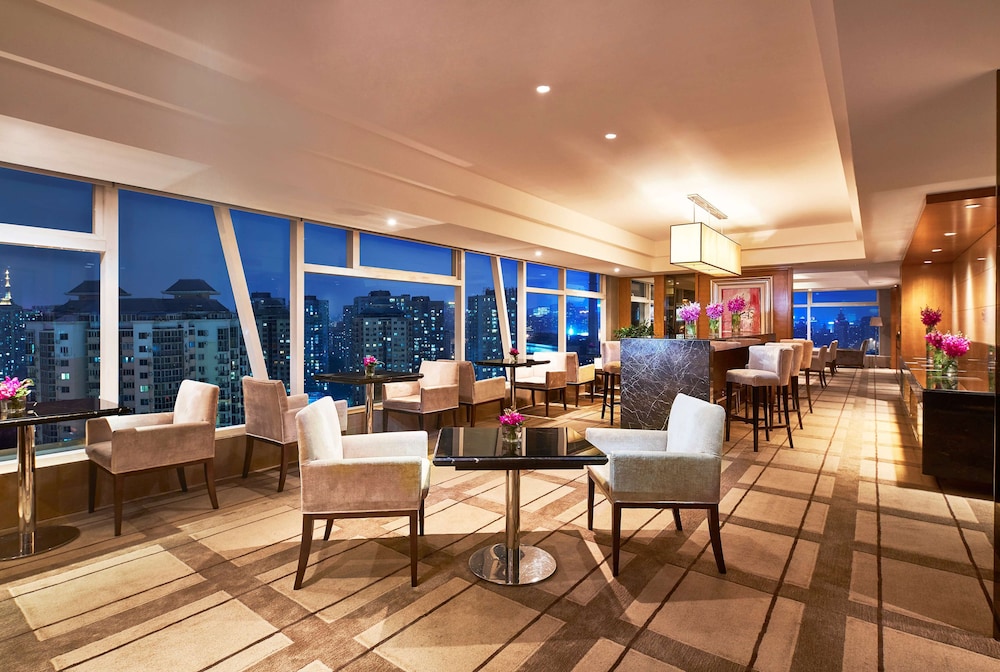 DoubleTree by Hilton Beijing — Restaurant & bars in Beijing, Beijing