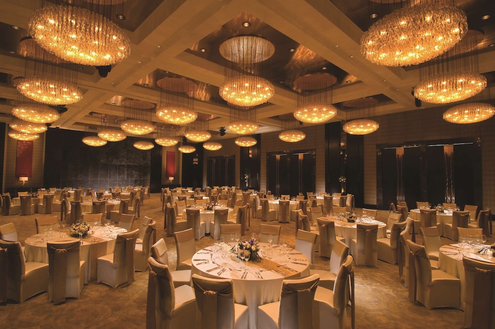 DoubleTree by Hilton Beijing — Restaurant & bars in Beijing, Beijing
