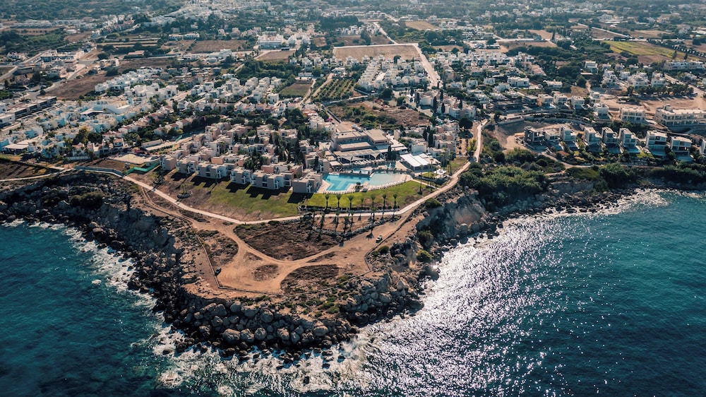 Atlantica Akteon — Swimming pool in Chlorakas, Paphos Region