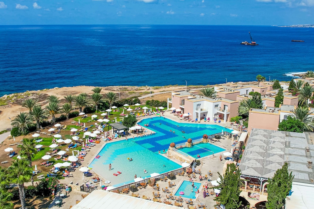 Atlantica Akteon — Swimming pool in Chlorakas, Paphos Region