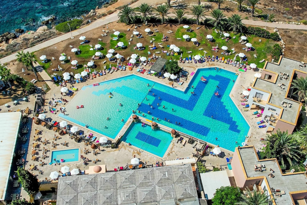 Atlantica Akteon — Swimming pool in Chlorakas, Paphos Region