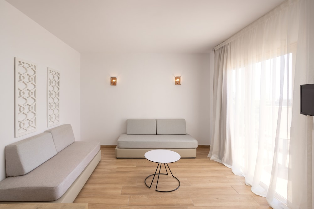 Atlantica Akteon — Hotel rooms in Chlorakas, Paphos Region