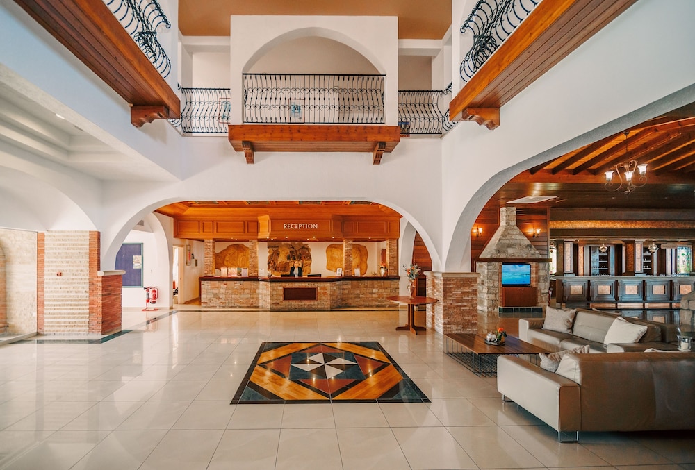 Atlantica Akteon — Hotel building in Chlorakas, Paphos Region
