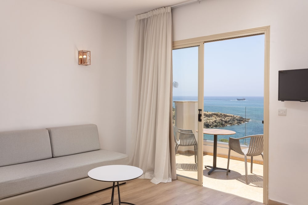 Atlantica Akteon — Hotel rooms in Chlorakas, Paphos Region
