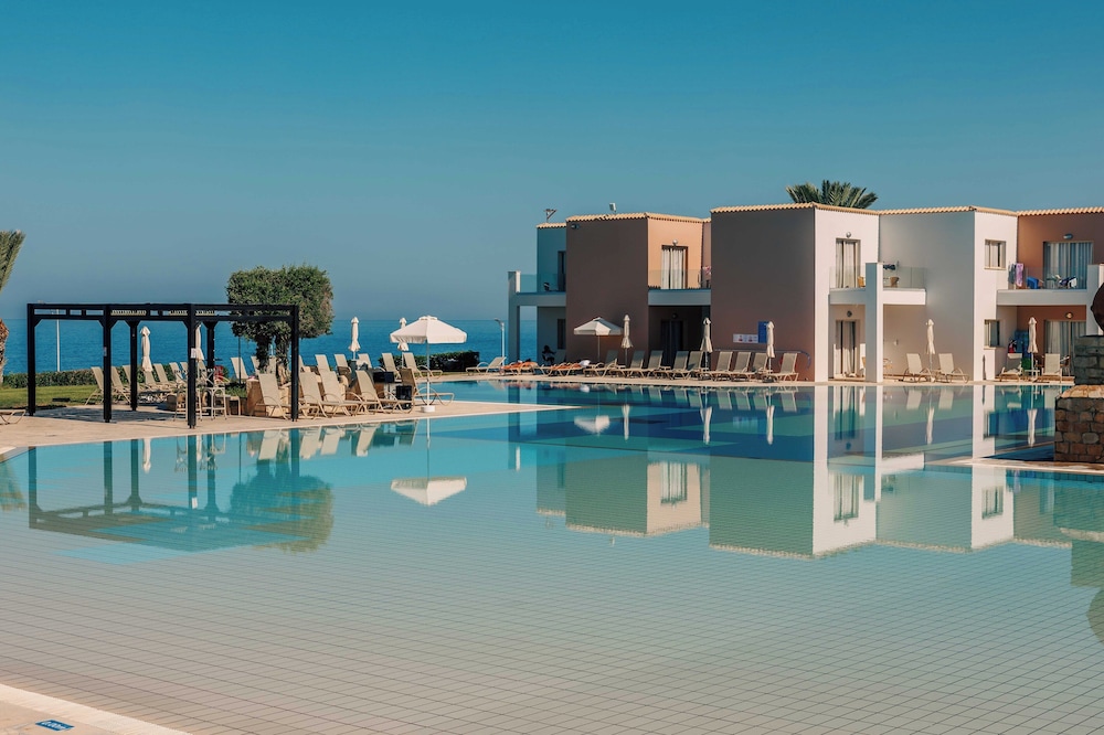 Atlantica Akteon — Swimming pool in Chlorakas, Paphos Region