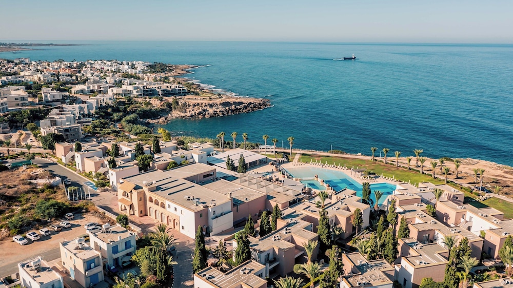 Atlantica Akteon — Hotel building in Chlorakas, Paphos Region