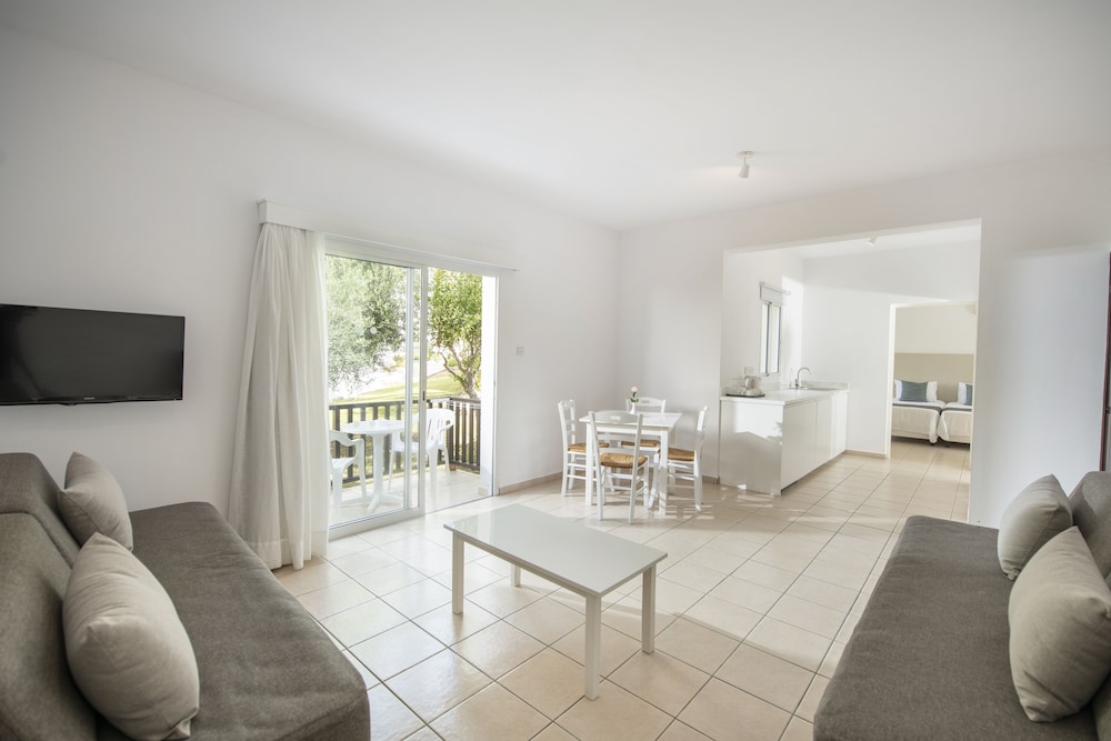 Akti Beach Village Resort — Hotel rooms in Chlorakas, Paphos Region