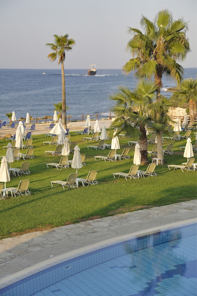 Akti Beach Village Resort — Beach in Chlorakas, Paphos Region
