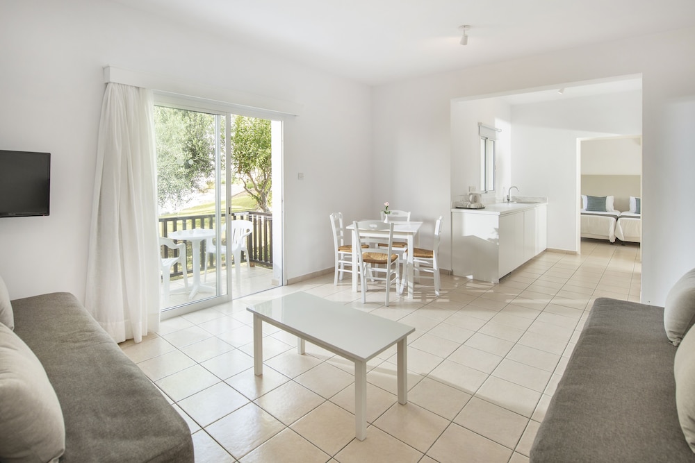 Akti Beach Village Resort — Hotel rooms in Chlorakas, Paphos Region