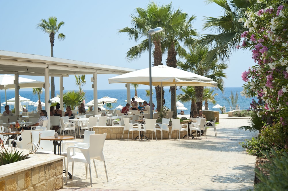 Akti Beach Village Resort — Restaurant & bars in Chlorakas, Paphos Region