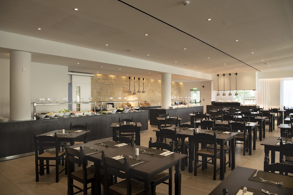 Akti Beach Village Resort — Restaurant & bars in Chlorakas, Paphos Region