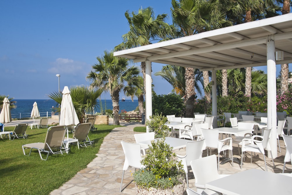 Akti Beach Village Resort — Restaurant & bars in Chlorakas, Paphos Region