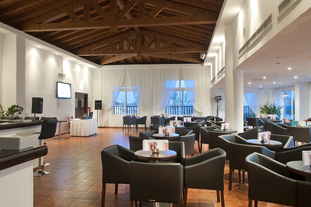 Akti Beach Village Resort — Restaurant & bars in Chlorakas, Paphos Region