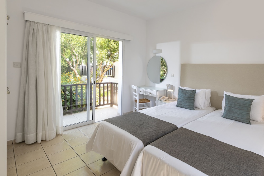 Akti Beach Village Resort — Hotel rooms in Chlorakas, Paphos Region