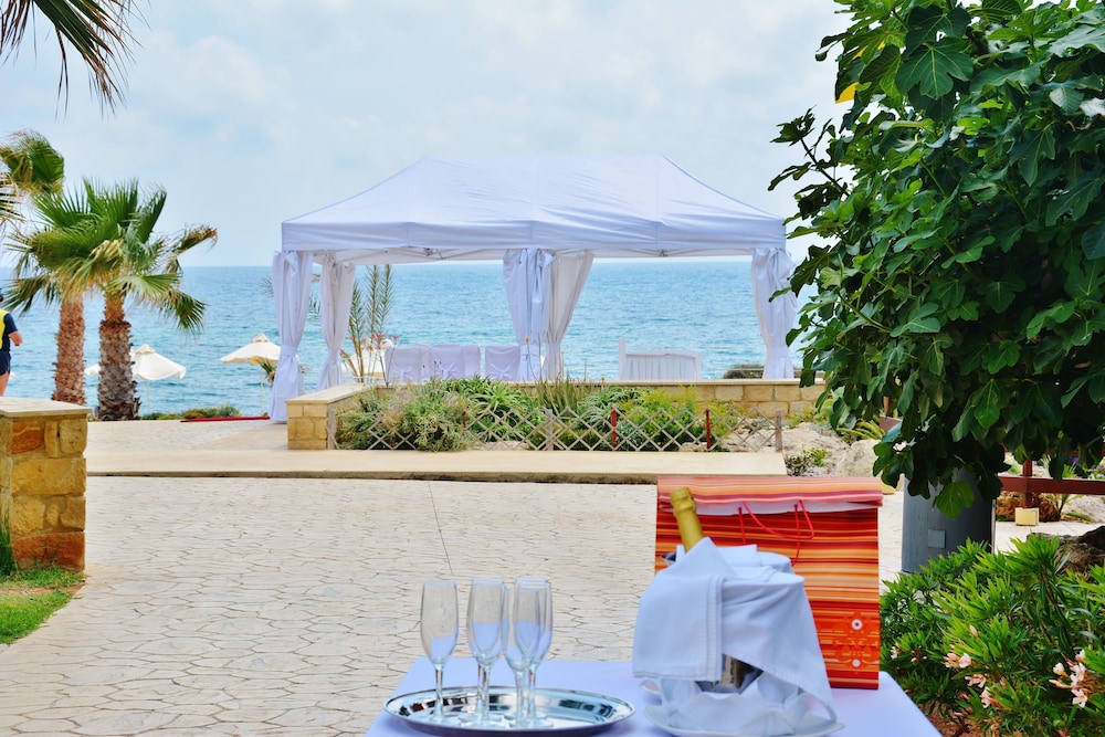 Akti Beach Village Resort — Beach in Chlorakas, Paphos Region