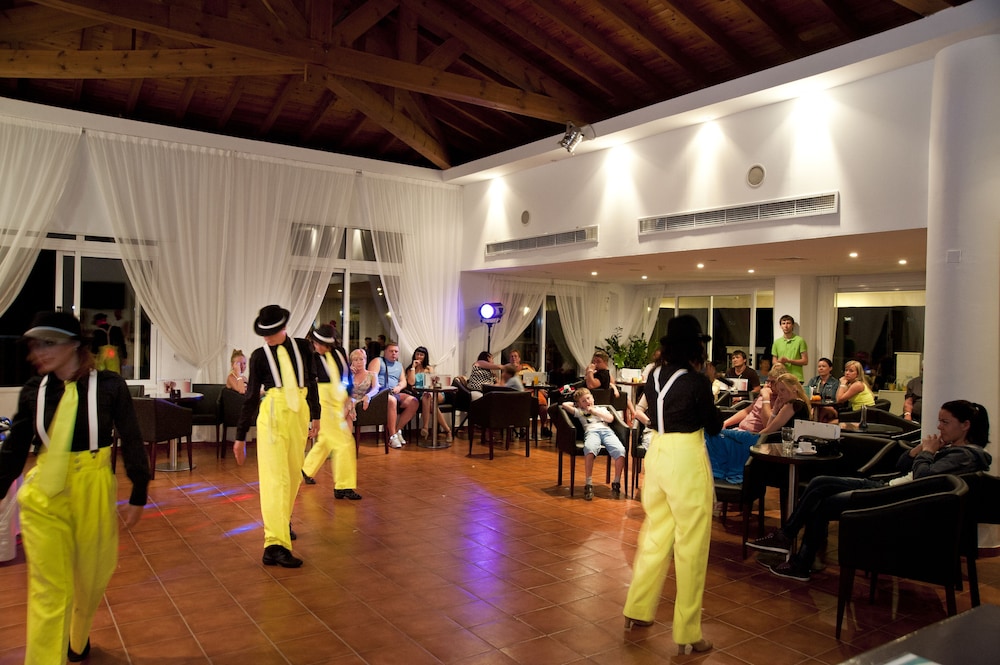 Akti Beach Village Resort — Restaurant & bars in Chlorakas, Paphos Region