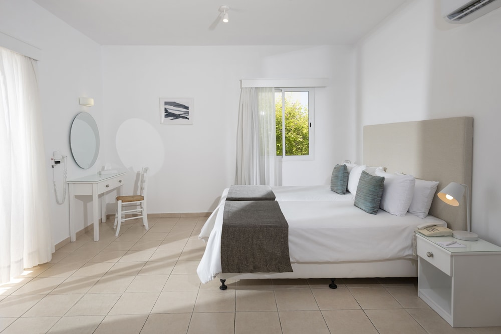 Akti Beach Village Resort — Hotel rooms in Chlorakas, Paphos Region