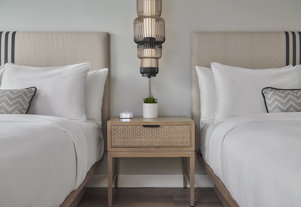 The Pierside Santa Monica — Hotel rooms in Santa Monica, California