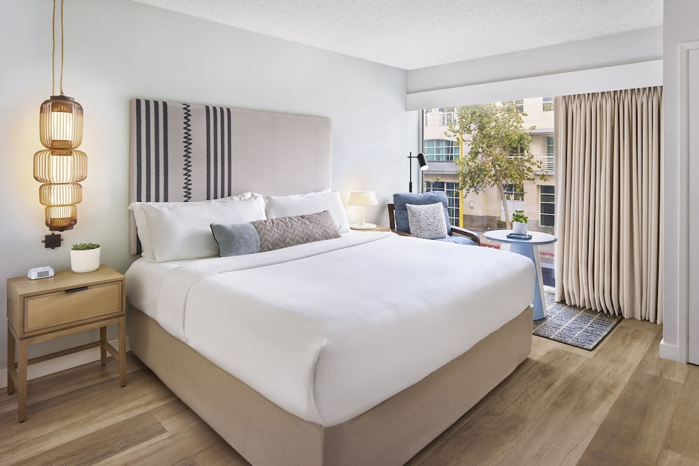 The Pierside Santa Monica — Hotel rooms in Santa Monica, California