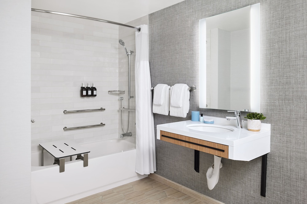 The Pierside Santa Monica — Hotel rooms in Santa Monica, California