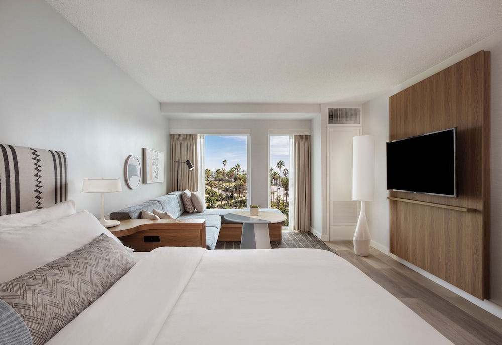 The Pierside Santa Monica — Hotel rooms in Santa Monica, California