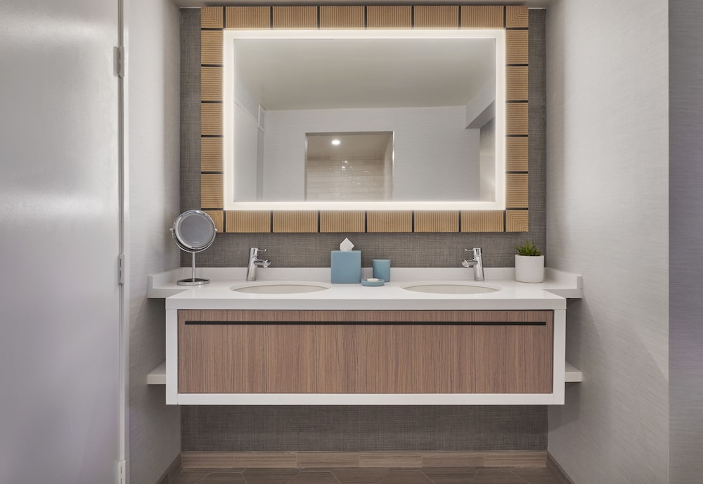 The Pierside Santa Monica — Hotel rooms in Santa Monica, California
