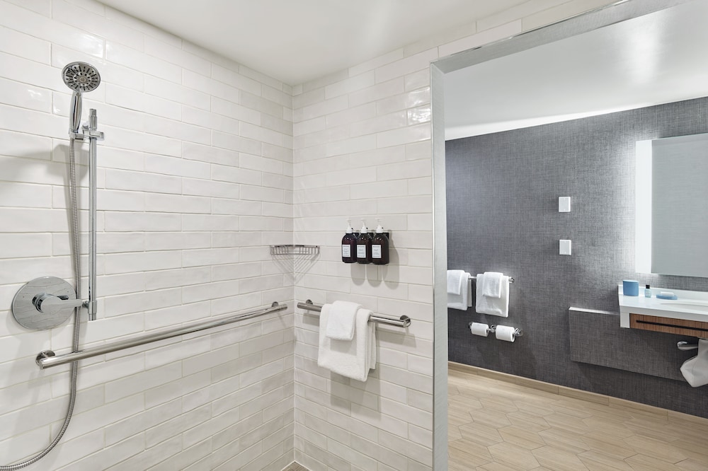 The Pierside Santa Monica — Hotel rooms in Santa Monica, California