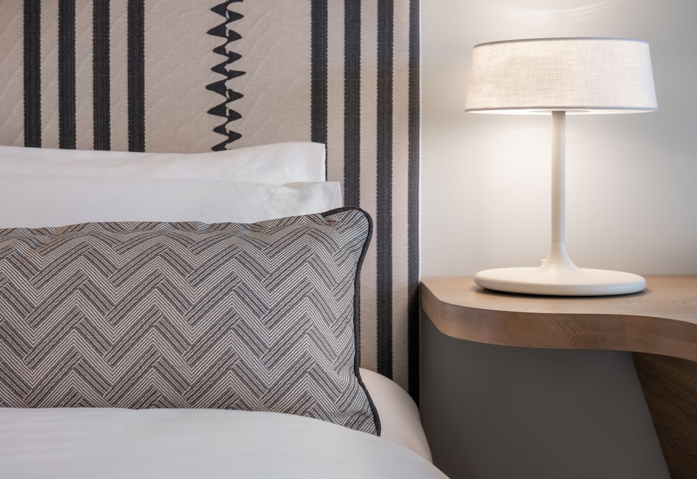 The Pierside Santa Monica — Hotel rooms in Santa Monica, California