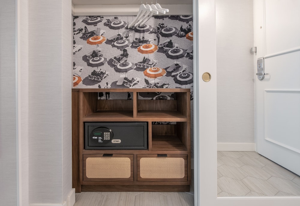 The Pierside Santa Monica — Hotel rooms in Santa Monica, California