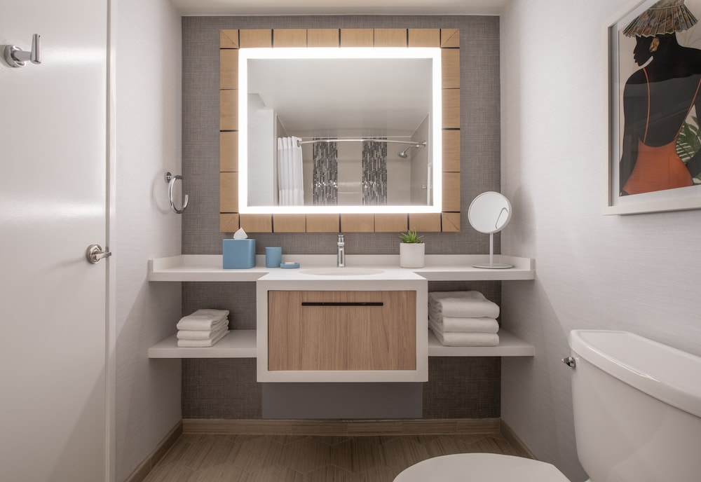 The Pierside Santa Monica — Hotel rooms in Santa Monica, California