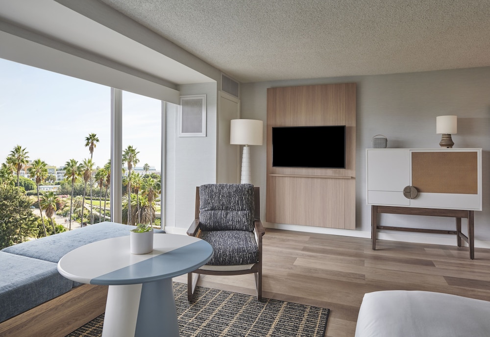 The Pierside Santa Monica — Hotel rooms in Santa Monica, California