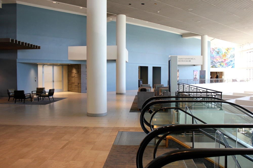 Hyatt Regency Long Beach — Hotel building in Wilmington, California