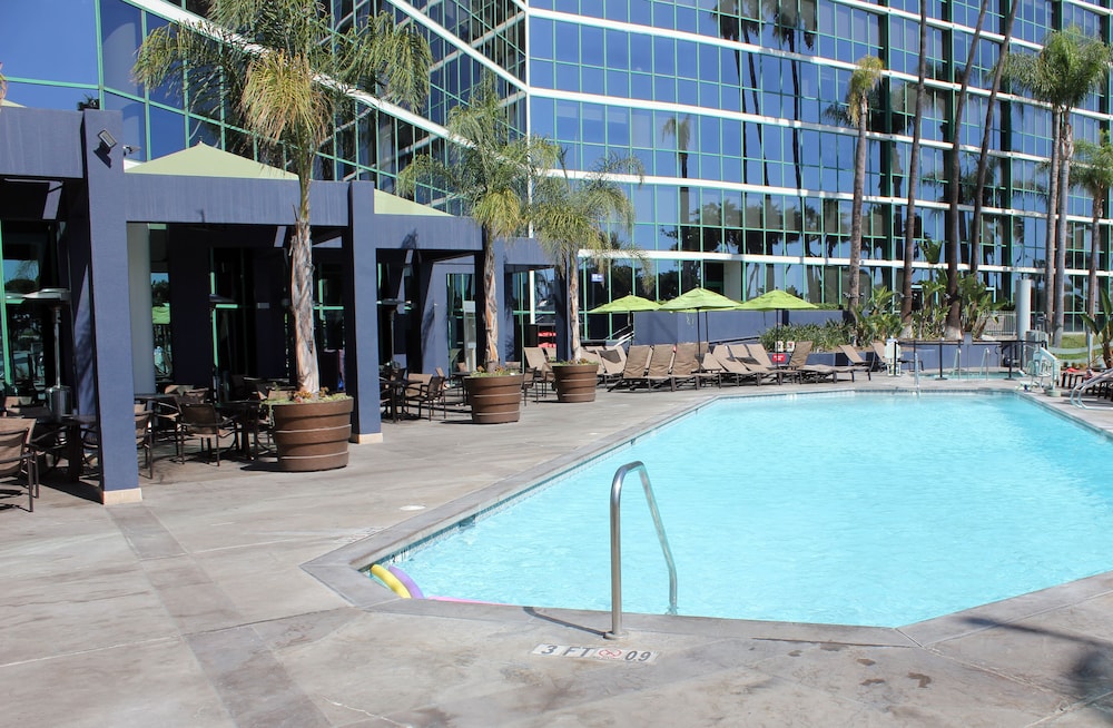 Hyatt Regency Long Beach — Swimming pool in Wilmington, California