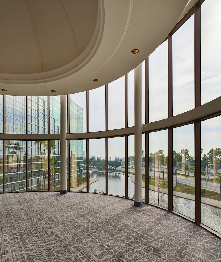 Hyatt Regency Long Beach — Hotel building in Wilmington, California