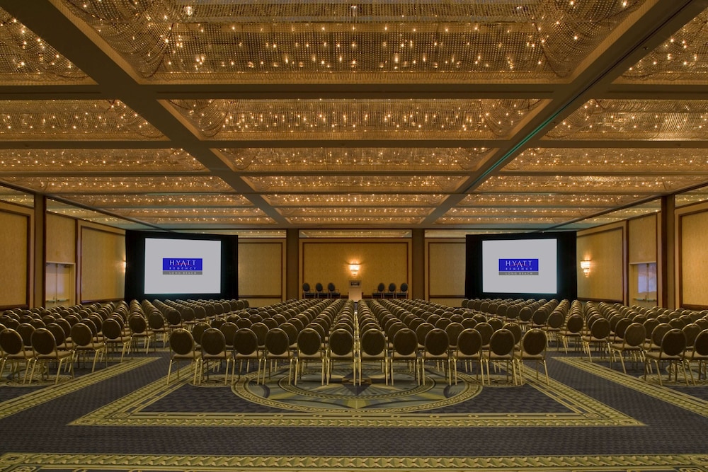 Hyatt Regency Long Beach — Hotel building in Wilmington, California