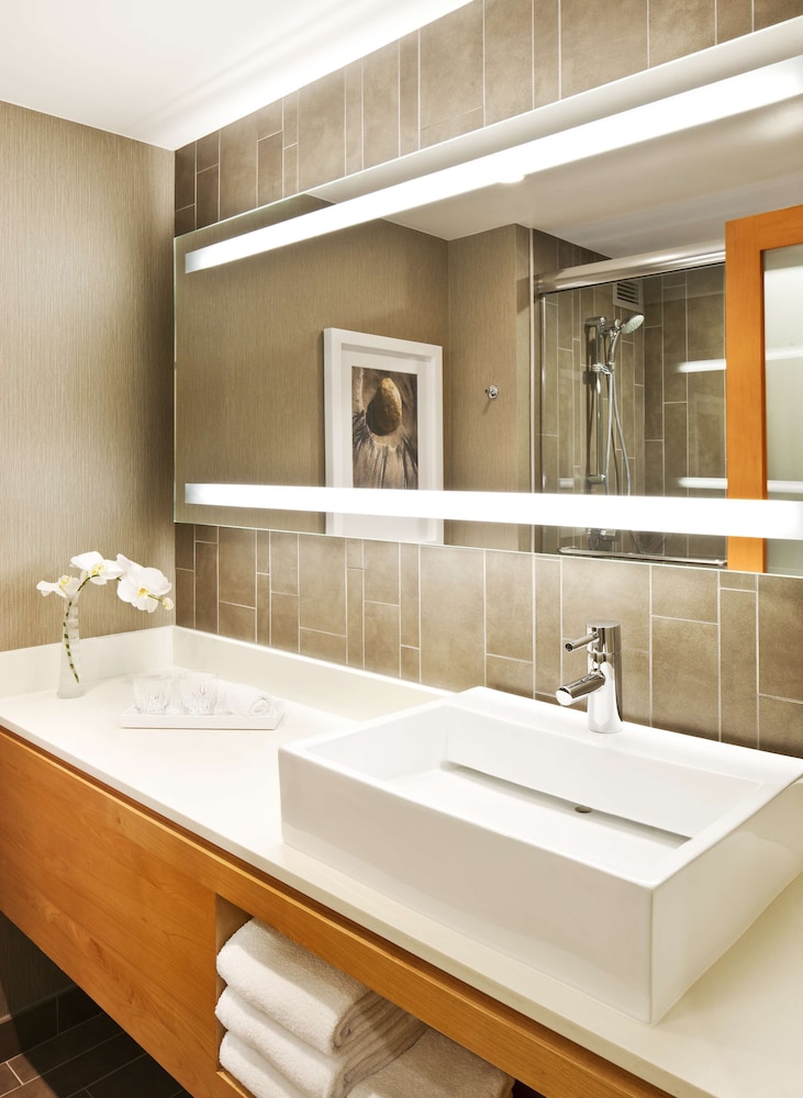 Hyatt Regency Long Beach — Hotel rooms in Wilmington, California