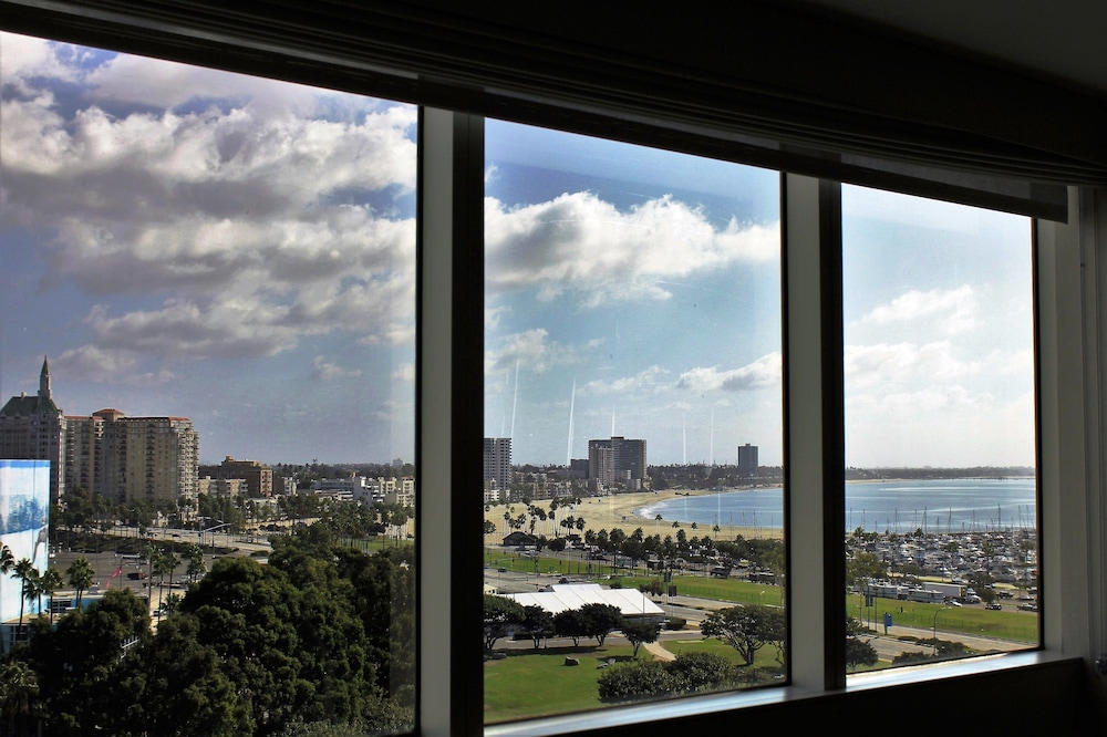 Hyatt Regency Long Beach — Hotel rooms in Wilmington, California