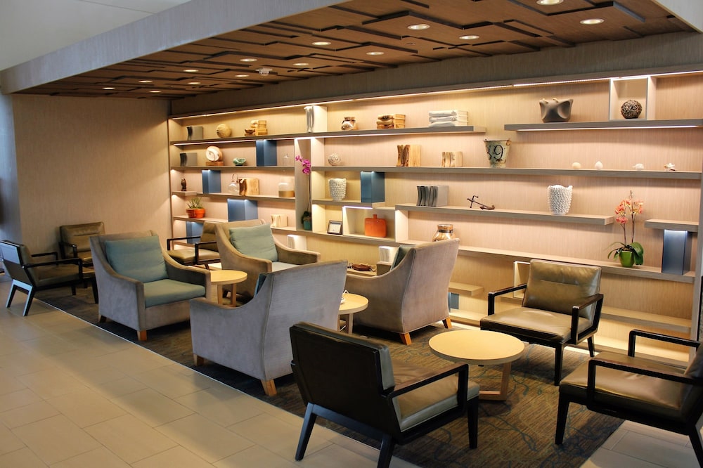 Hyatt Regency Long Beach — Hotel building in Wilmington, California
